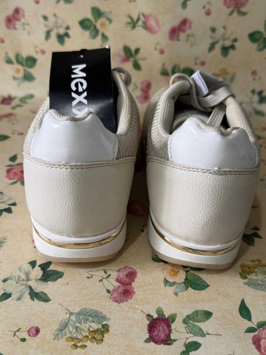 Sneakers Mexx bej, noi, cu eticheta.