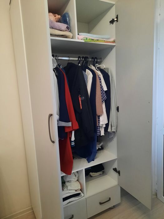 Шкаф и компьютерный стол