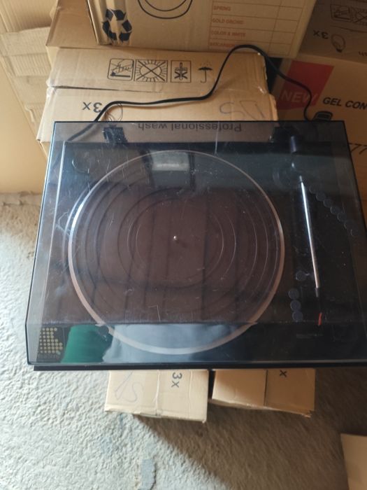 Vând Pick-up Sony Model:PS-LX100