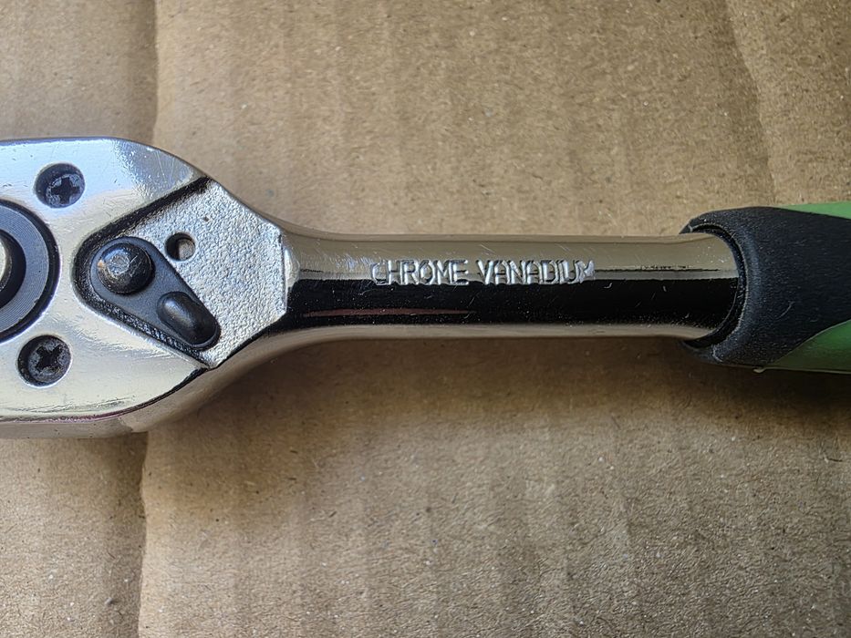 Нови накрайници TORX с адаптер 1/2 и тресчотка 1/4 CHROME VANADIUM.