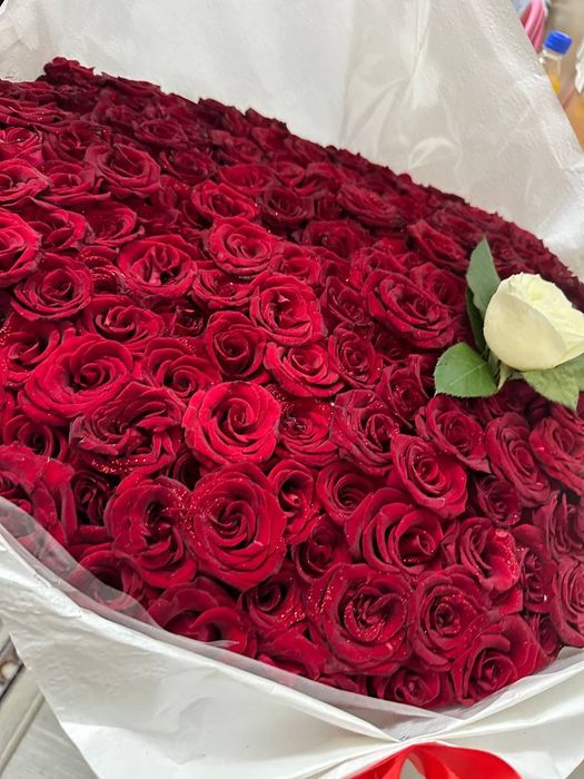 Цветы проданы 300 та гулдан иборат гул  свежий