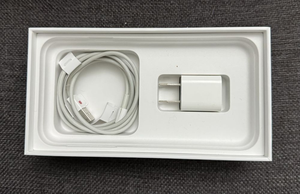 Смартфон IPhone XR