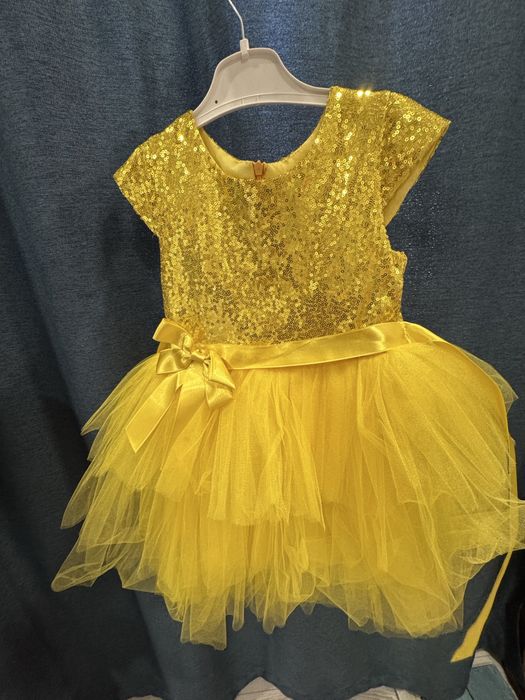 Продам платья не девочку