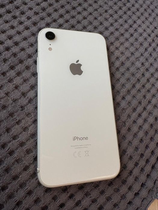 Продам телефон XR