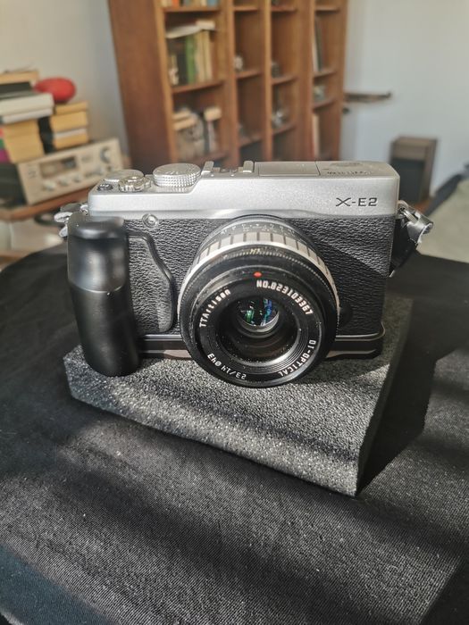 Fujifilm X-E2 + TT Artisan 23mm f1.4 + grip
