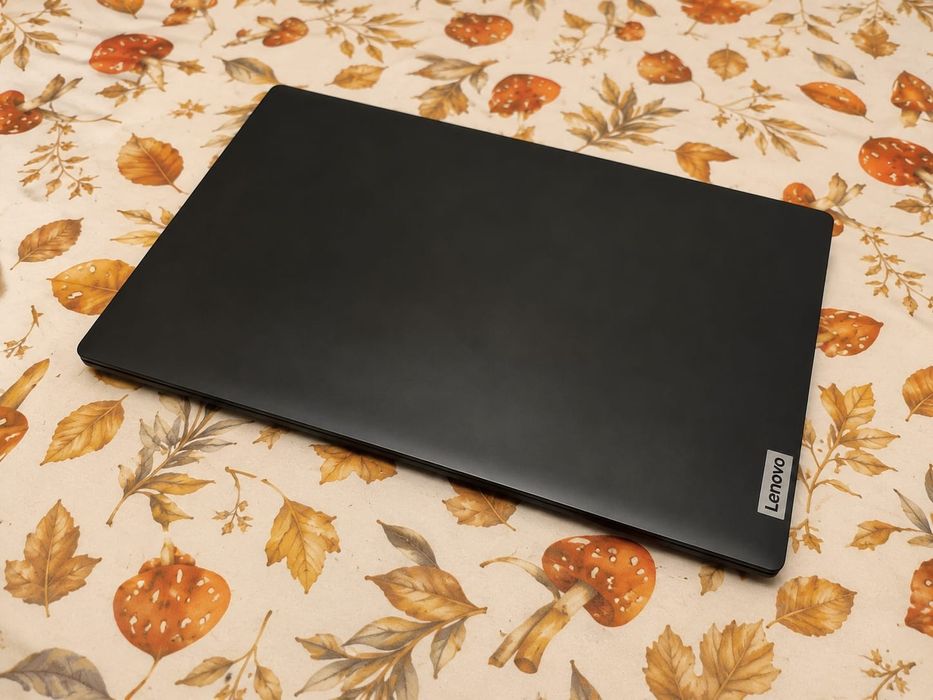 Laptop Lenovo puțin utilizat
