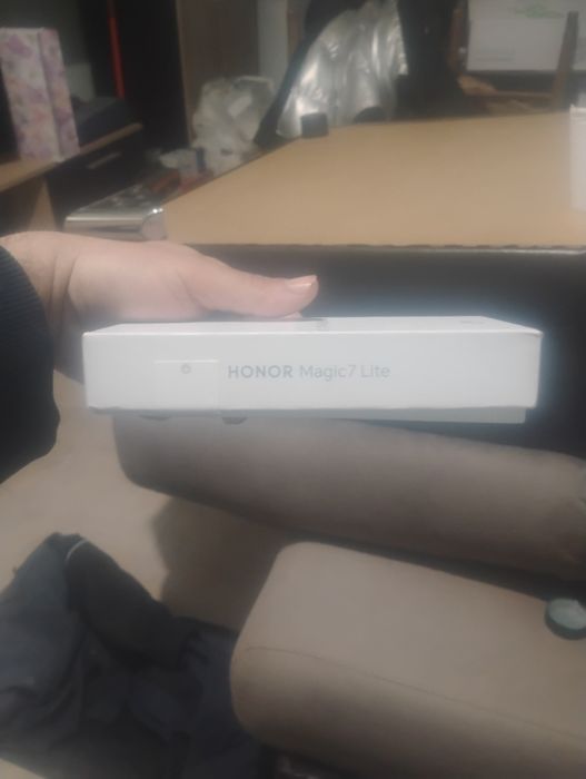 Продавам  honor megik 7 laite nov