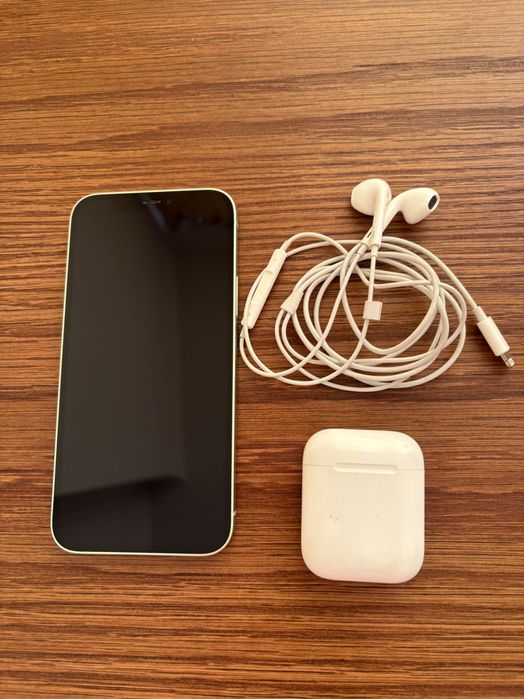 iPhone 12 + AirPods + EarPods