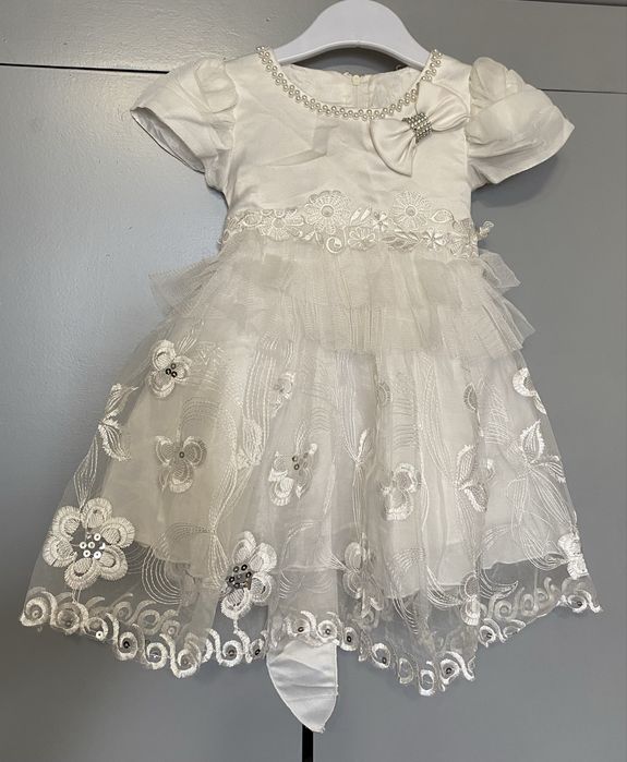 Платье нарядное на  1-2 годика