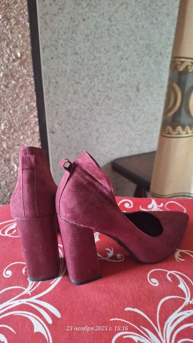 Продам Туфли  39 размер