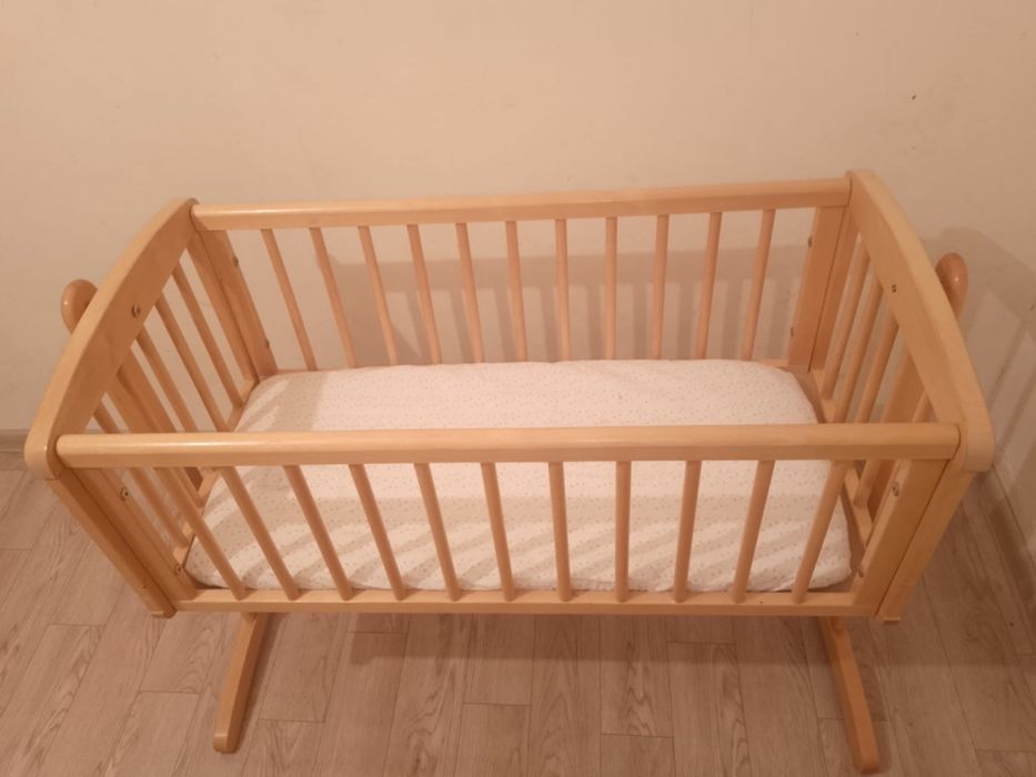 Срочно продам манежку люльку для новорожденных до 7-8 месяцев примерно