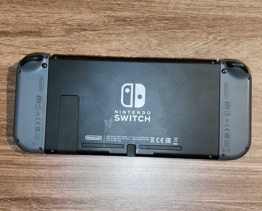 Nintendo Switch 1 + Zelda Breath of the wild + Чисто нов Калъф