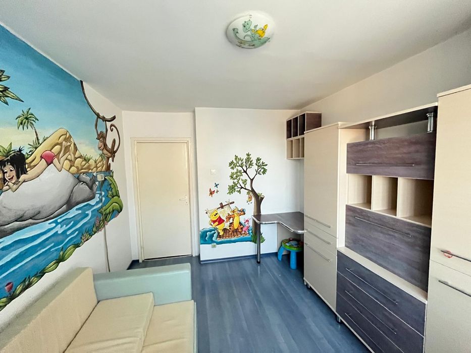 Vând apartament cu trei camere