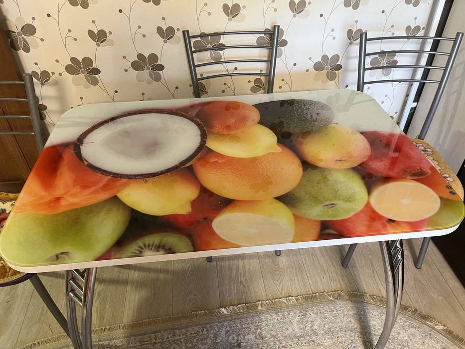 Кухонный стол стеклянный