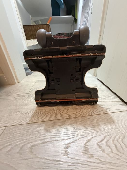 Aspirator vertical Rowenta cu abur si accesorii