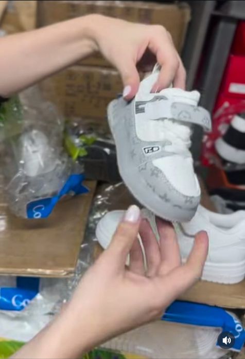 Новые детские кроссовки