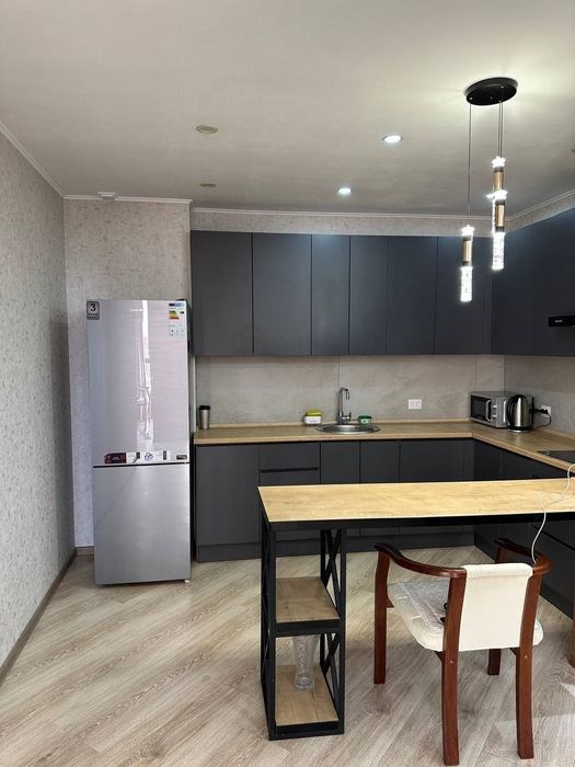 Продам квартира 3х комнат 90м2 ор: Аэропорт мебель+техника! США