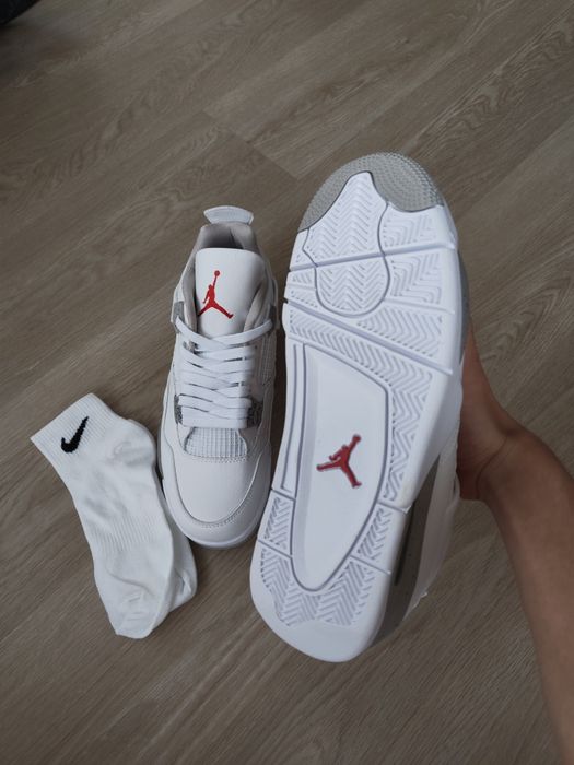 Adidași Nike Air Jordan 4 Retro White Oreo Mărimea 42, sosete Nike gratis