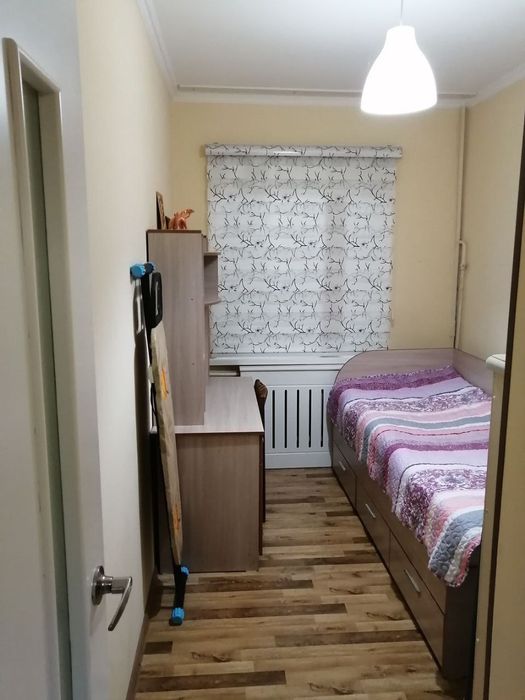 На Паркенском сдаётся 3 ком квартира на 4 этаже на долгий срок!