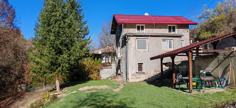 Продавам Къща в Беренде