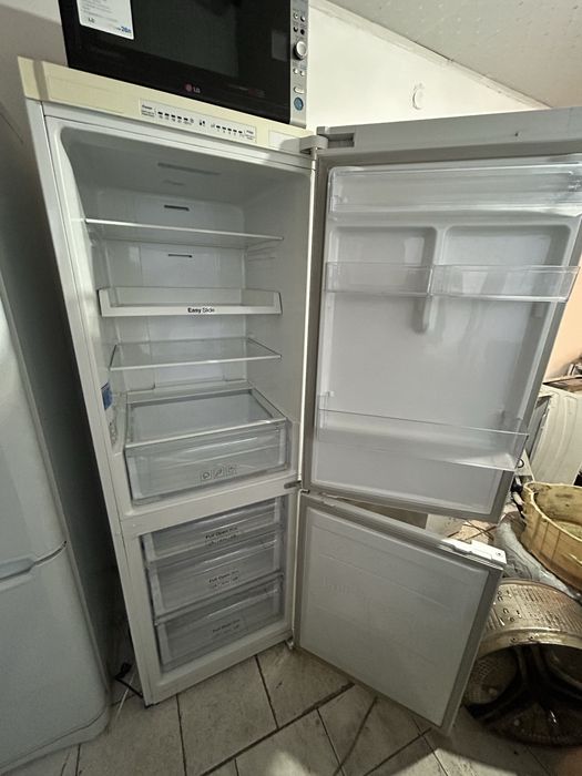 Холодильник Samsung