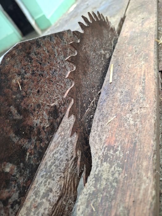 Vând circulă cu abric