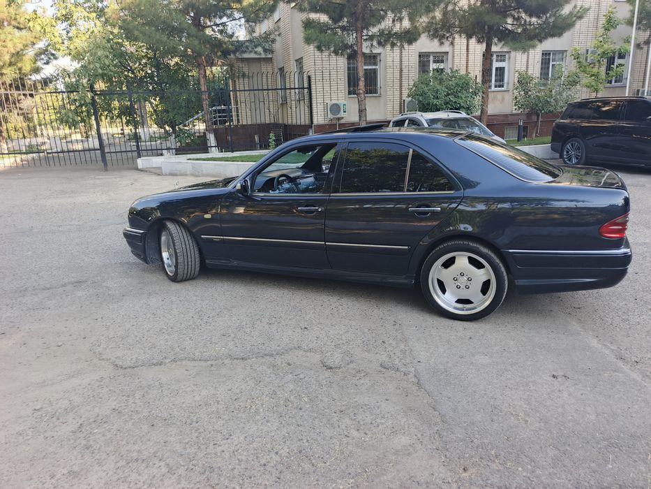 Mercedes Benz w 210