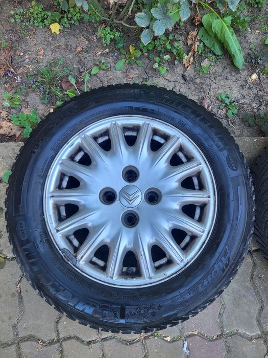 Set 4 Jante R15 + Cauciucuri Iarnă – Stare Bună