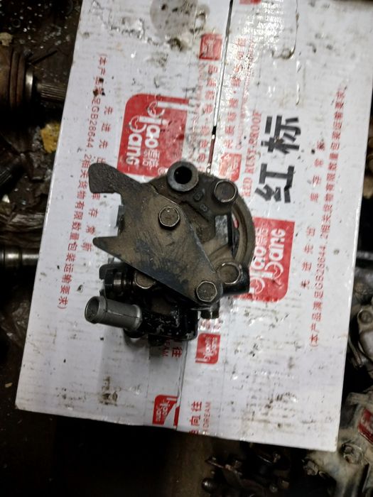 Гур насос Нисан 1,6