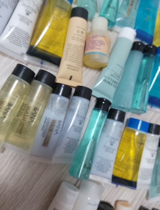 Шампунь и гель для душа.