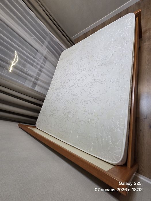 Продам кровать с матрасом