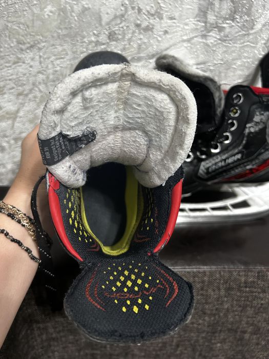 Продам коньки хоккейные