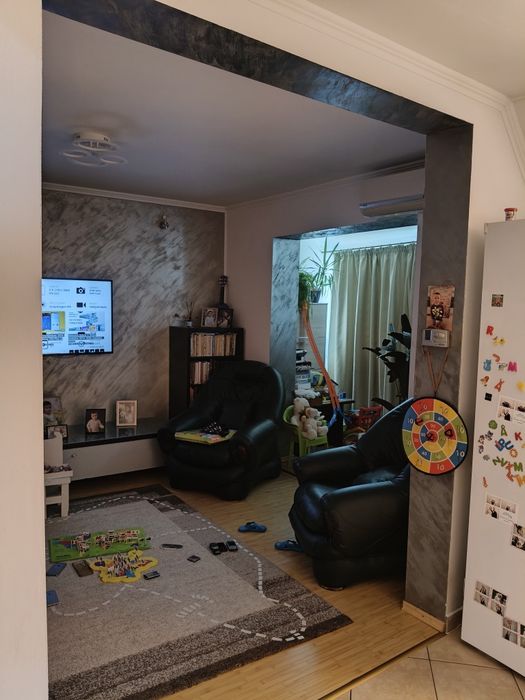Vând apartament.