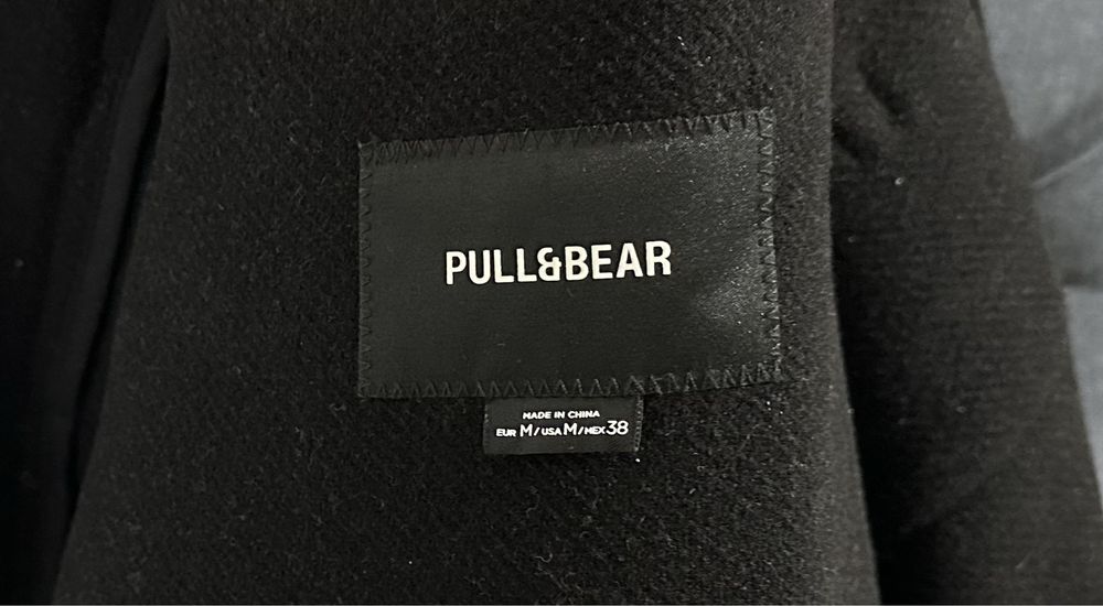Пальто от Pull&Bear с капюшоном. Осеннее, зимнее