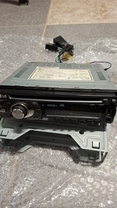 Авто радио LG с usb и блутут
