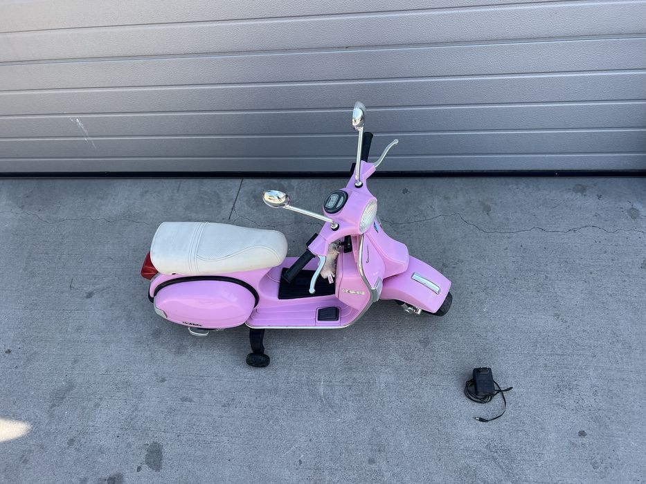 Scuter electric pentru copii - stil Vespa, roz