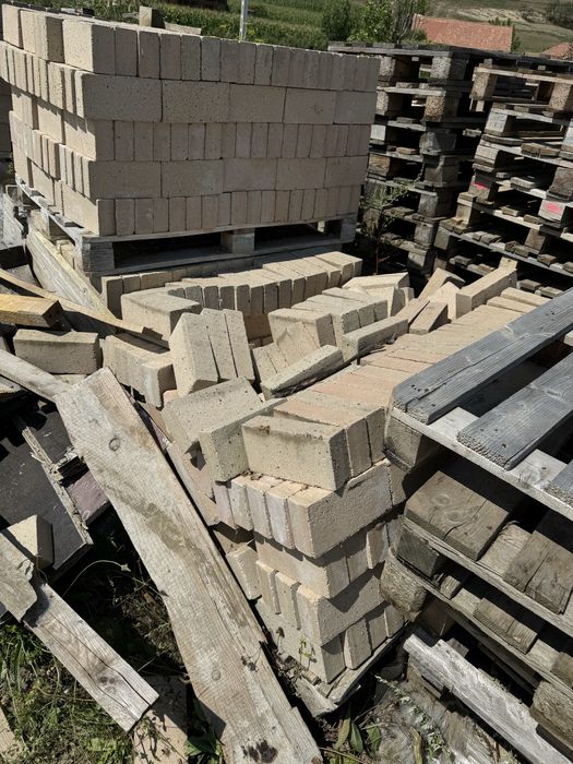 Caramida refractara noua