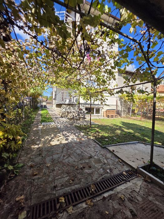 Продава се Къща в Мездра - 200 кв.м за 319 €/кв.м - Снимка #8