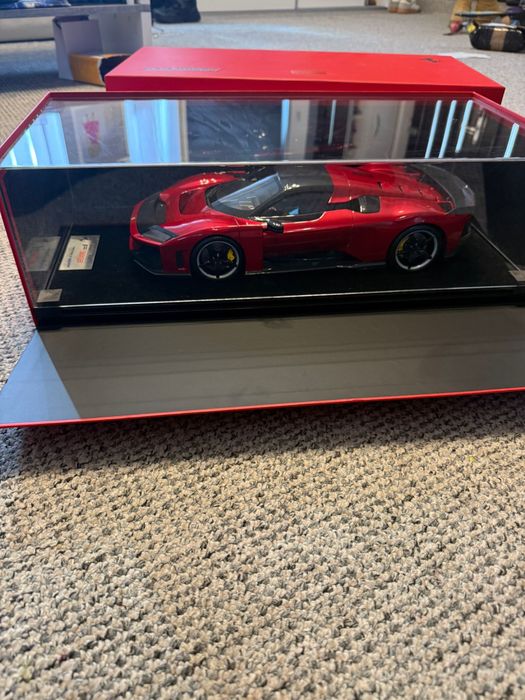 Macheta Looksmart 1:12 Ferrari F80 Noua