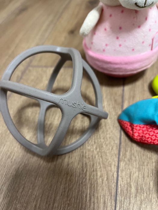 Лот бебешки играчки - 0-12 месеца