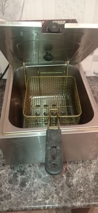 Фритюрница в хорошем состоянии