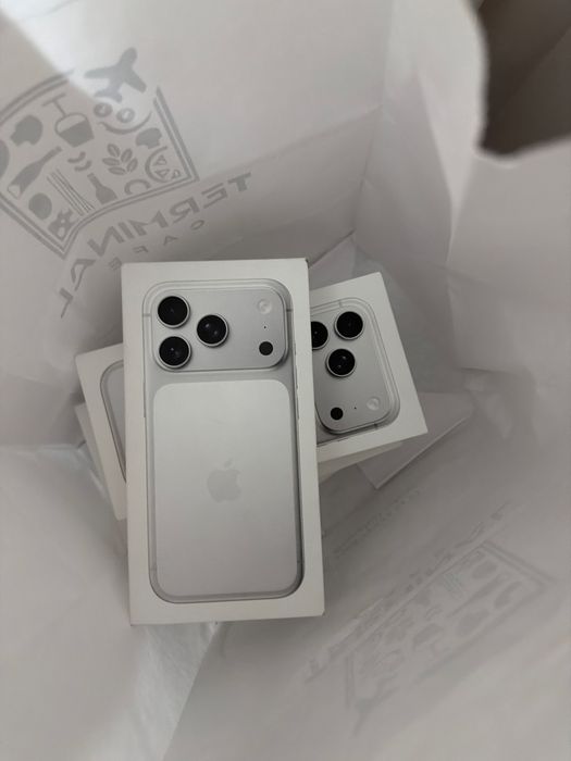 Iphone 17 pro , 256 gb , silver , 0 циклов