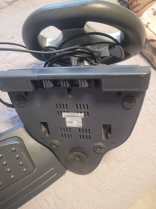 За игри кормило и педали