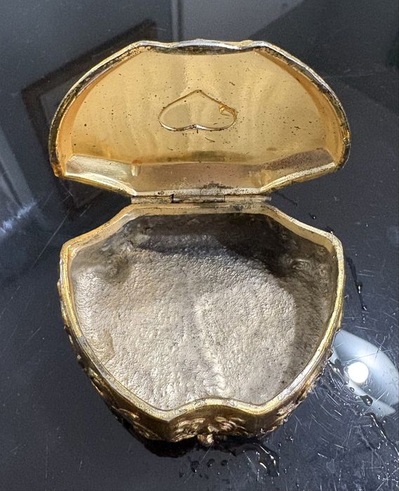 Винтидж малка метална бижутерка