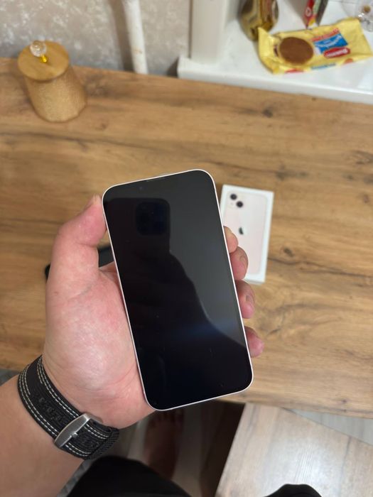Продам iPhone 13