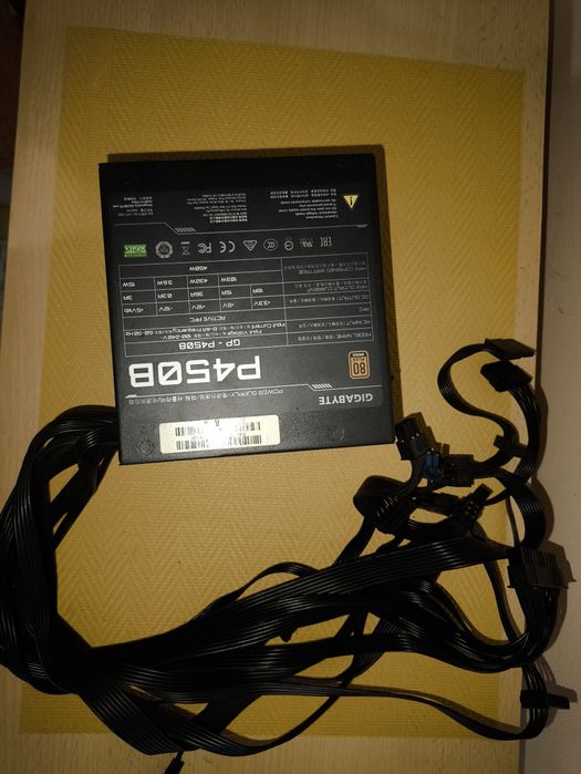 Sursă PC Gigabyte P450B 450W, 80 PLUS Bronze, Cabluri Plate Negre – Impecabilă