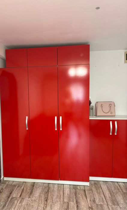 Dulap cu spații de depozitare