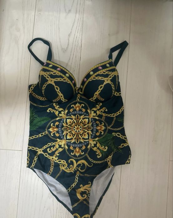 Costum de baie intreg si doua piese