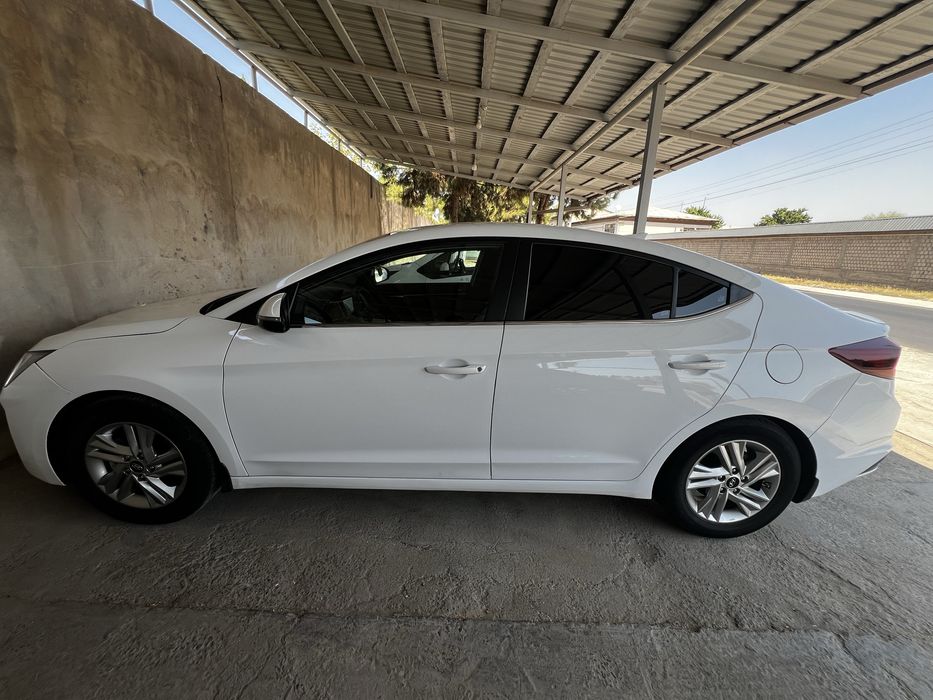 Hyundai Elantra 2020 года
