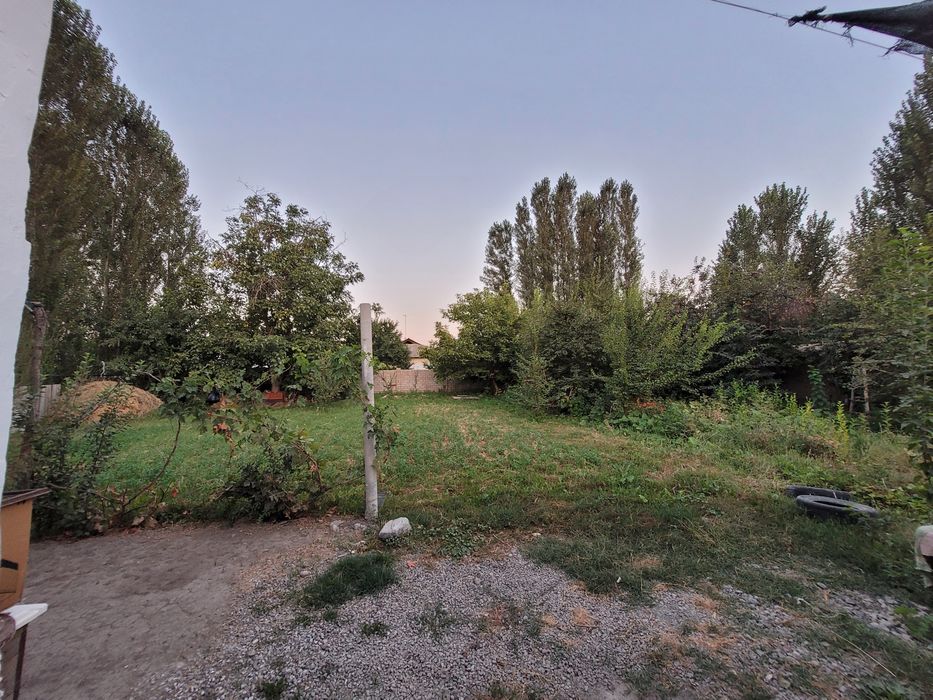 Uy sotiladi Yer uchastka shahar hududida